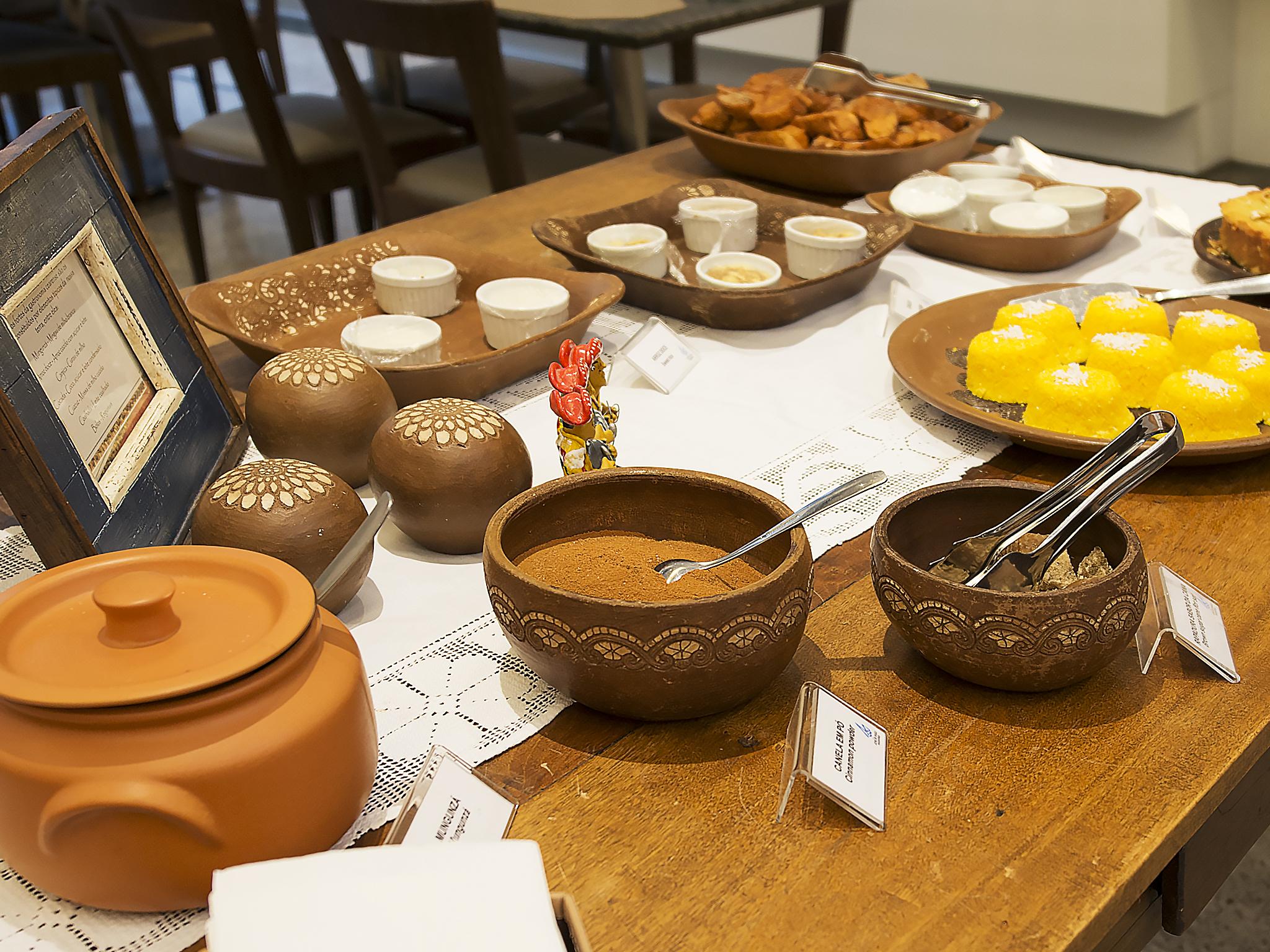 Seara Praia Hotel ฟอร์ตาเลซา ภายนอก รูปภาพ A selection of Indian sweets